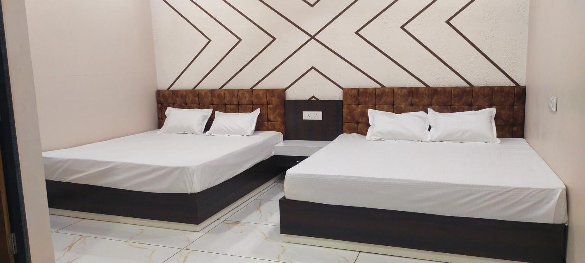 Anant Home Stay Ujjain Buitenkant foto